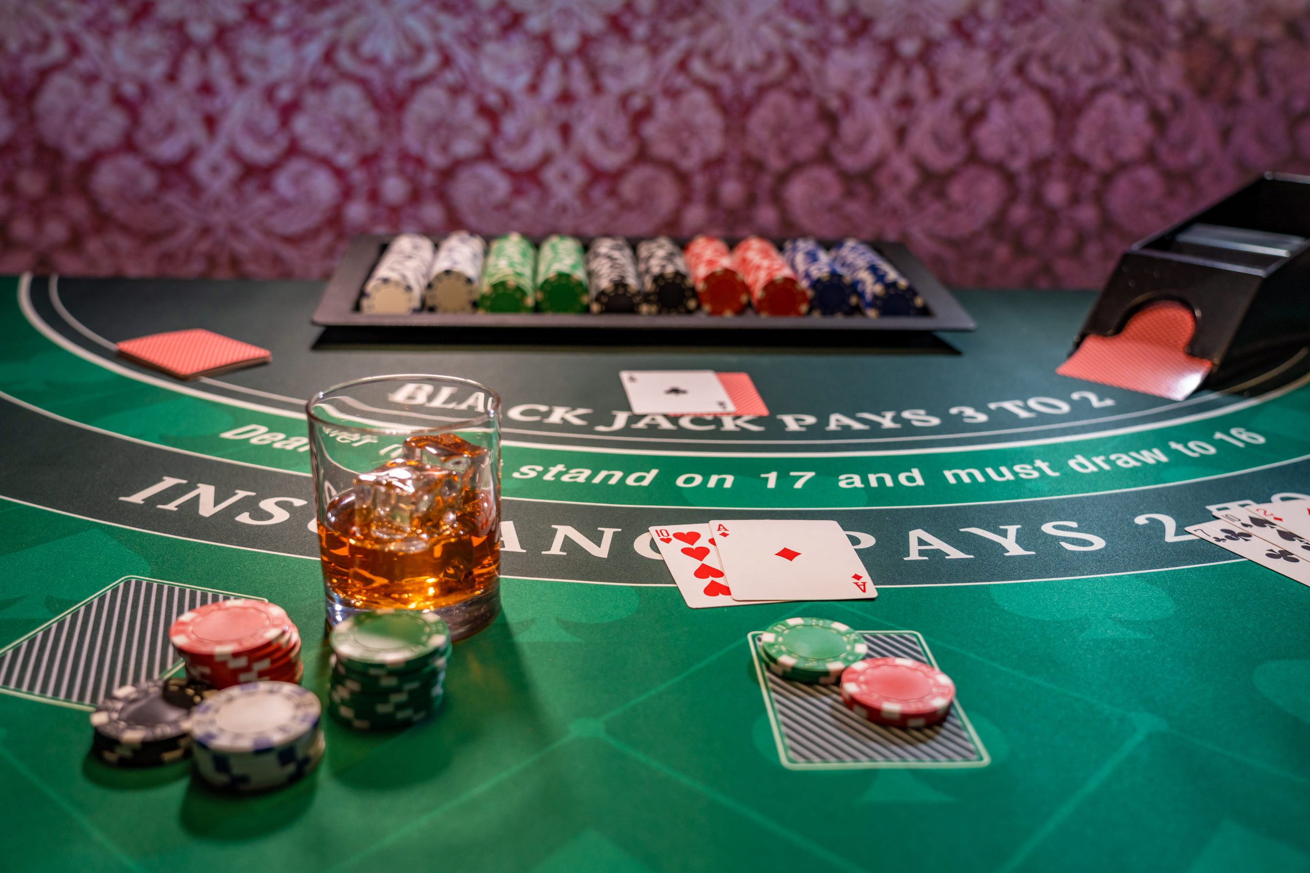 The Ultimate Guide to Live Blackjack: Bringing the Casino Floor to Your Screen